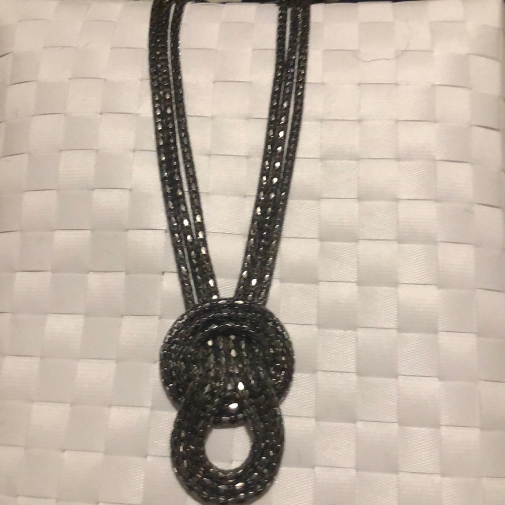 NWT. Women’s fashion necklace